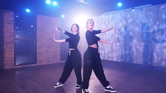 IRENE & SEULGI (Red Velvet) - Naughty (놀이) Dance Practice Moving ver. [Mirrored]