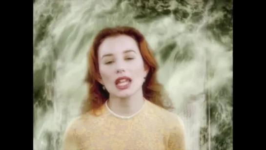 Tori Amos - Caught A Lite Sneeze