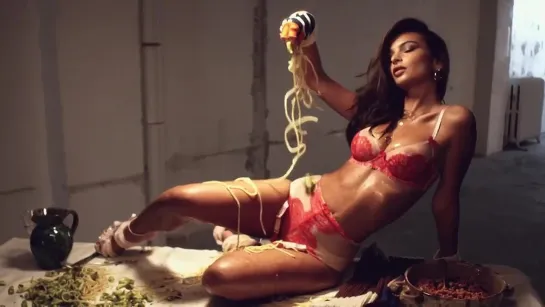 Love Advent 2017 Emily Ratajkowski