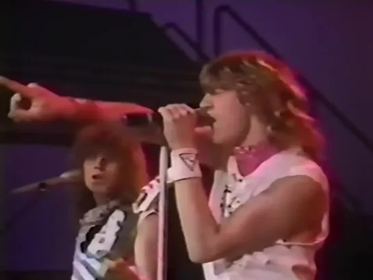 Def Leppard. - American Bandstand (1983 England)