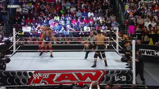 Santino Marella & Vladimir Kozlov vs Jimmy & Jey Usos, WWE Monday Night RAW 17.01.2011