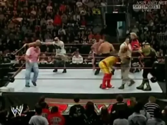 WWE RAW 15th Anniversary - Battle Royal Match