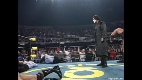 Sting interferes in Lex Luger vs Giant match @ WCW Starrcade 1996