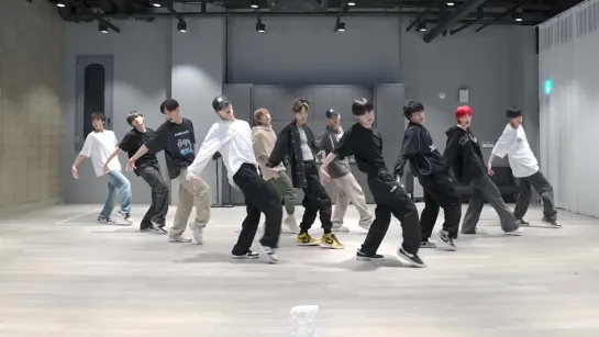 THE BOYZ (더보이즈) - 'ROAR' Dance Practice [Mirrored]