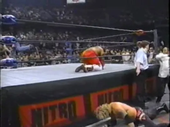 WCW Nitro 04.11.1996 - Outsiders attack Ice Train