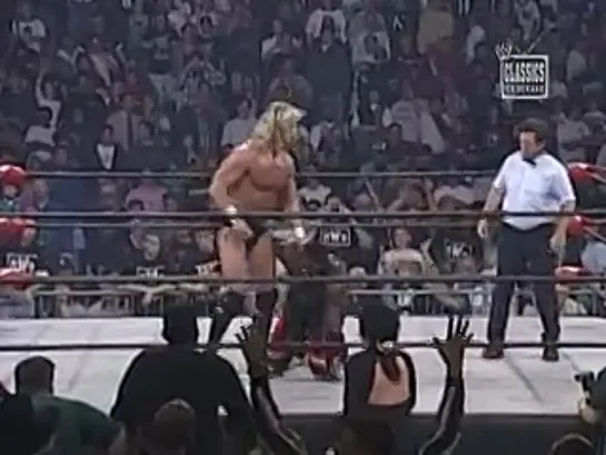 WCW Monday Nitro 28.10.1996 - Sting Distracts Luger