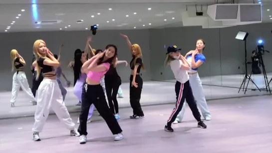 SNSD 'FOREVER 1' Dance Practice Behind The Scenes (рус. авто. суб.) 220831