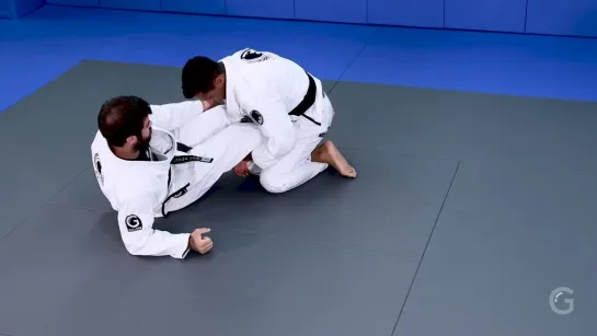 André Monteiro - 7 half guard sweep locking 2 legs