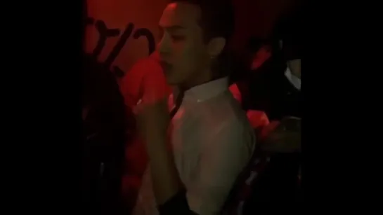 G Dragon really knows how to party [FULL HD]