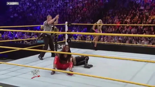 Naomi (w/ Kelly Kelly & Goldust) vs Aksana