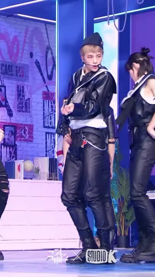 [FANCAM]  221007 Hyunjin - CASE 143 @ Music Bank