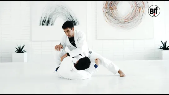 Gui Mendes 1 - PASSING ON TOP VERSUS SINGLE LEG LAPEL