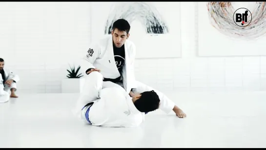 Gui Mendes -  2 PASSING ON TOP VERSUS SINGLE LEG LAPEL