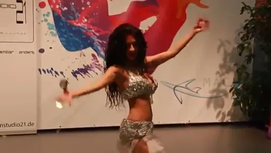 Habibi ya eini Arabic Dance