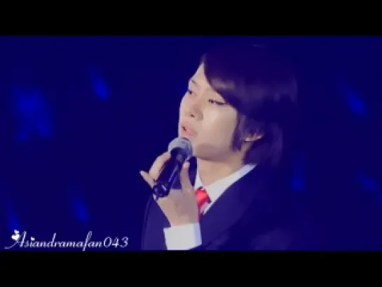 희님 -Kim Heechul-  he's sexy  he knows it