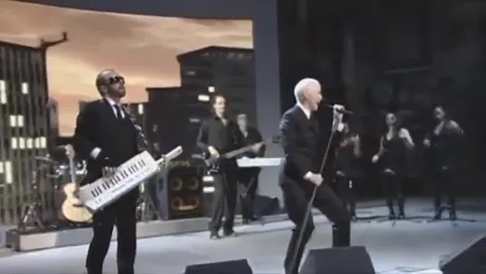 Eurythmics - Sweet Dreams (Are Made of This). LIVE 2005