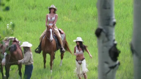 Sara Sampaio and Taylor Hill were spotted wearing sexy cowboy outfits while shooting for Victoria's Secret in Aspen, 08/15/2017