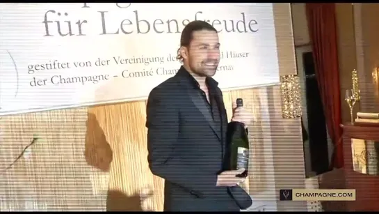 * CHAMPAGNE PREIS FUR LEBENSFREUDE GEHT AN DAVID GARRETT * 12.02.2013