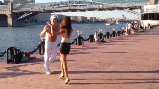 Gregorio y Yanina, salsa en el río Moscú, Школа танцев Латино