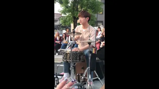 [29.06.18] N.Flying - FAKE LOVE (Jaehyun) @ OFF TO FLYING Hongdae Busking