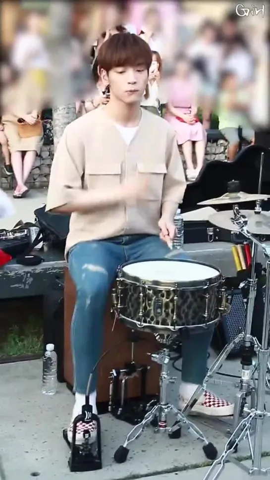 [29.06.18] N.Flying - REAL (Jaehyun) @ OFF TO FLYING Hongdae Busking