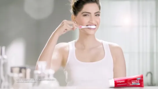 Сонам Капур в новой рекламе для Colgate Visible White