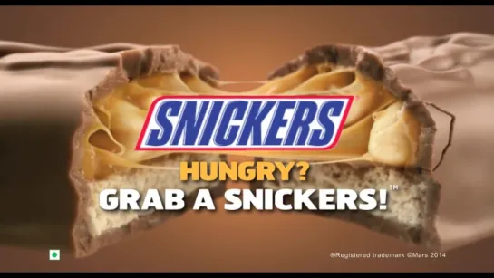 Сонам Капур в рекламе Snickers