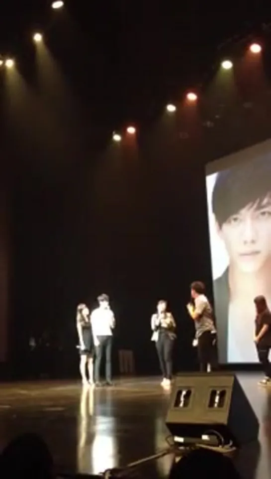 Lee Seung Gi The Brilliant Show 2013 Singapore Fancam Part (240p) 6