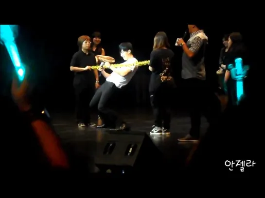 130907 Lee Seunggi The Brilliant Show in SG - Seunggis failed limbo (720p)