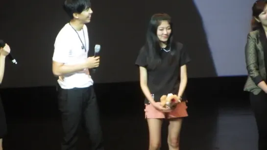 2013.9.7 Lee Seung Gi in Singapore..SG _Yeowool_ and her backhug for _Kangchi_ __ (720p)