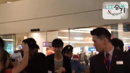 Lee Seung Gi The Brilliant Show in Singapore (Arrival at Changi Airport) (720p)