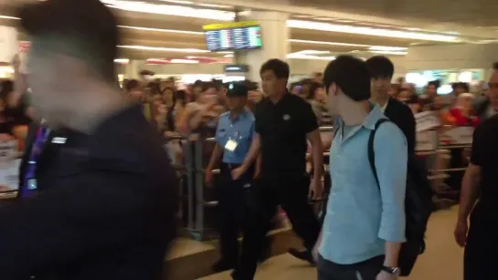 [Fancam] 6_9_13_ Lee Seung Gi (Arrival Video in Singapore Changi Airport) (720p)