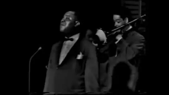 Louis Armstrong - A Kiss To Build A Dream On (1962)