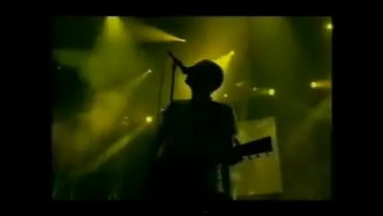 Coldplay - Yellow (Live in Glastonbury 2002)