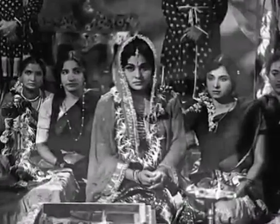 Nirupa Roy. Bolliwood  Ma .