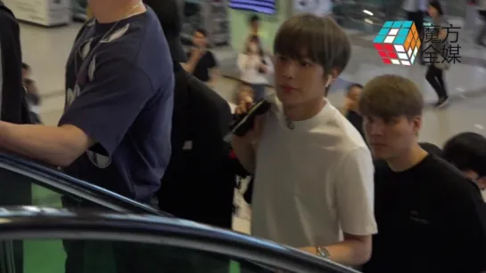 [VK][180601] MONSTA X at Gimpo Airport @ MoreForms Media