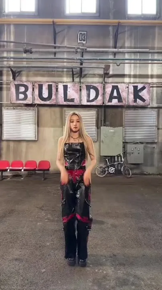 239726 Yuqi - Buldak @ TikTok