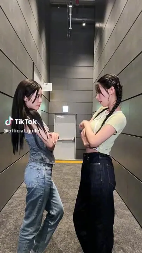 (G)I-DLE's Miyeon w/ Jiwon (fromis_9) @ SNS TIkTok