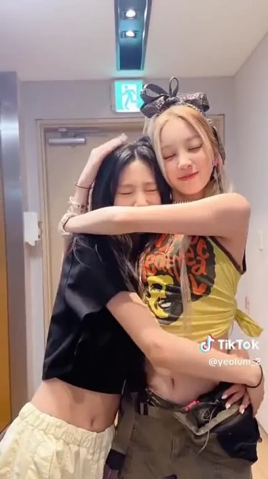 Yuqi w/ Yeoreum (WJSN) - Snap Challenge @ SNS TikTok