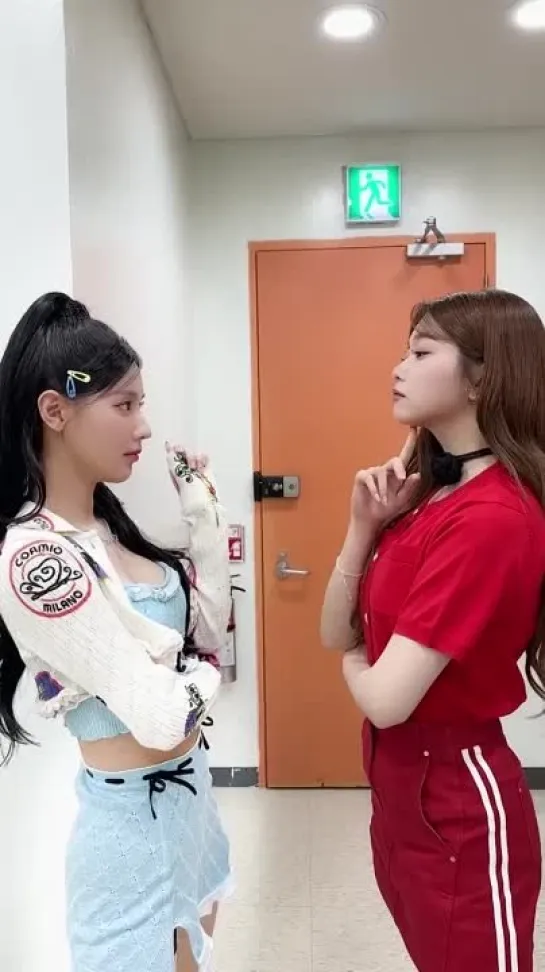 (G)I-DLE's Miyeon w/ Tsuki of billlie - Queencard @ SNS TikTok