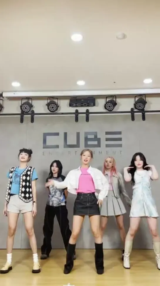 220504 (G)I-DLE - Drive Challenge @ SNS TiKTok