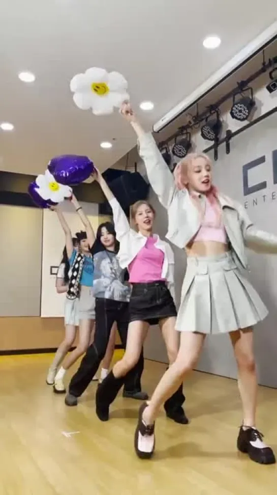 220504 (G)I-DLE - Tomboy Challenge @ SNS TikTok,  #TikTokAwards