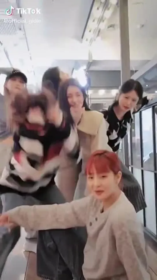 210212 (G)I-DLE @ SNS TikTok