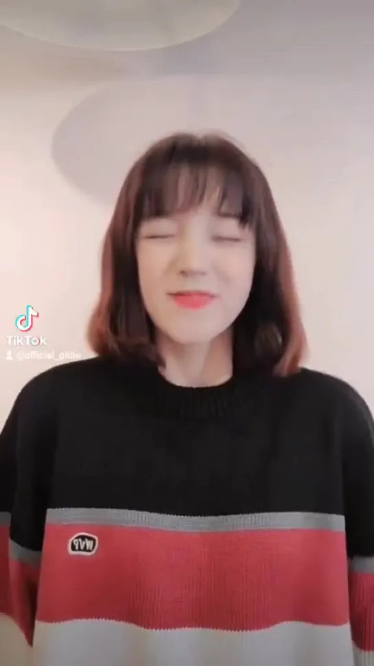 210209 (G)I-DLE's Yuqi @ SNS TikTok