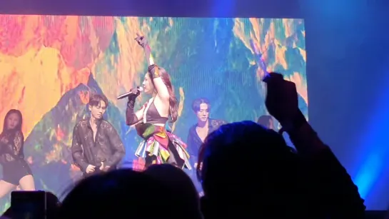 190607 SUNMI - Who Am I @ THE 1st WORLD TOUR [WARNING] in Paris