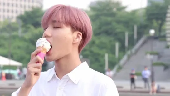 150812 Kai @ Baskin Robbins (ЗВУК ЗАЖАЛИ)