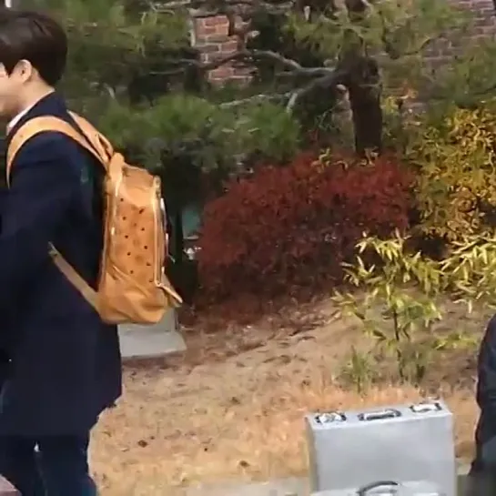 141124 Suho @ Filming at Kyung-In Women University