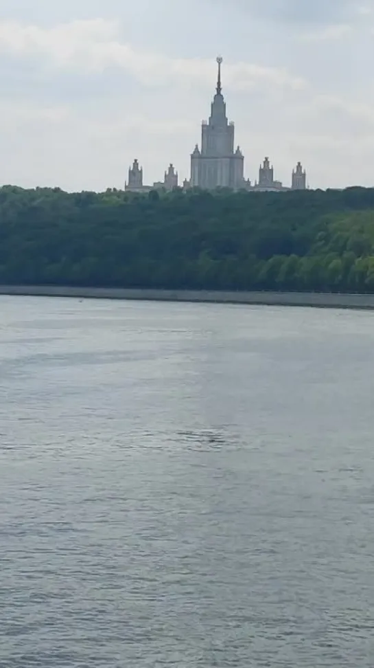 Live: Прямой эфир с экскурсии по Москва-реке в честь ДР Ли Минхо