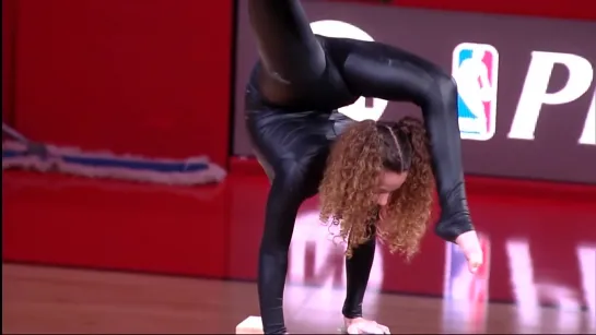 Sofie Dossi - Floating over the carousel