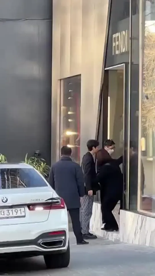 #LeeMinHo в Palazzo Fendi Seoul / Cr: 漂亮不是漂亮